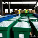 자원순환 경제에서의 협업 모델 - Photorealistic documentary-style scene in a São Paulo community recycling cooperative, diverse Brazi...